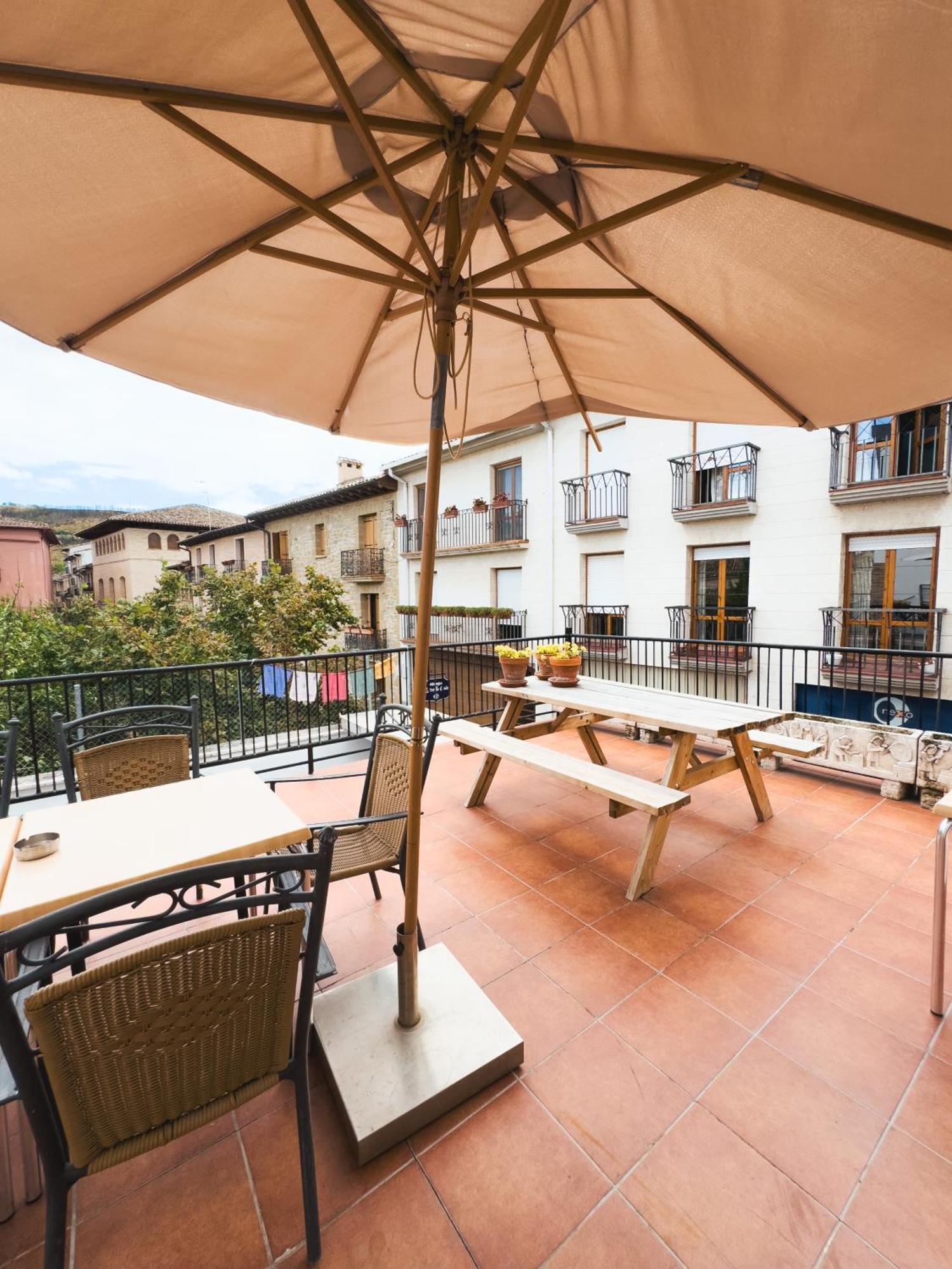 Albergue Estrella Guia Solo Peregrinos Puente la Reina Exterior foto