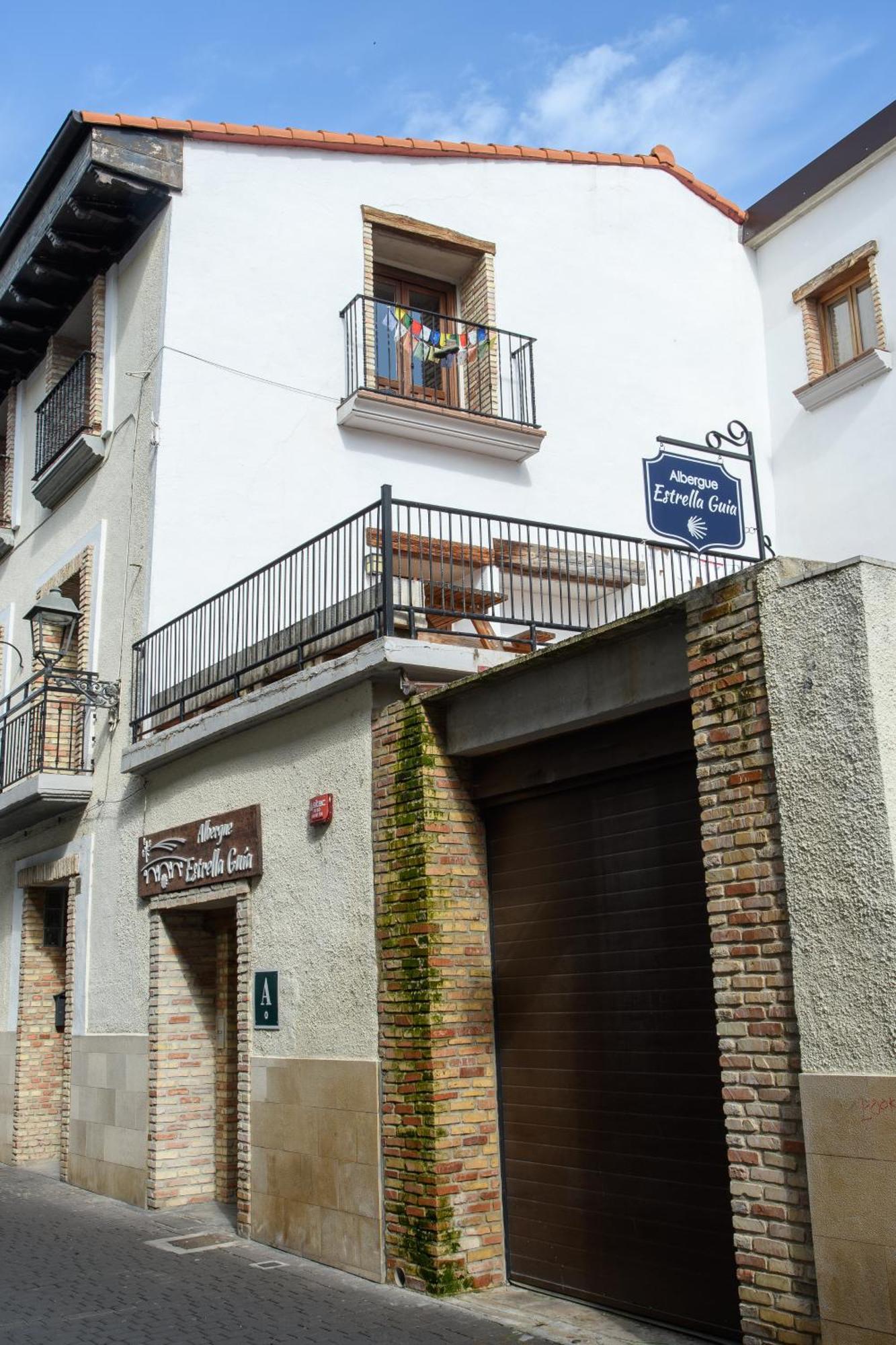 Albergue Estrella Guia Solo Peregrinos Puente la Reina Exterior foto