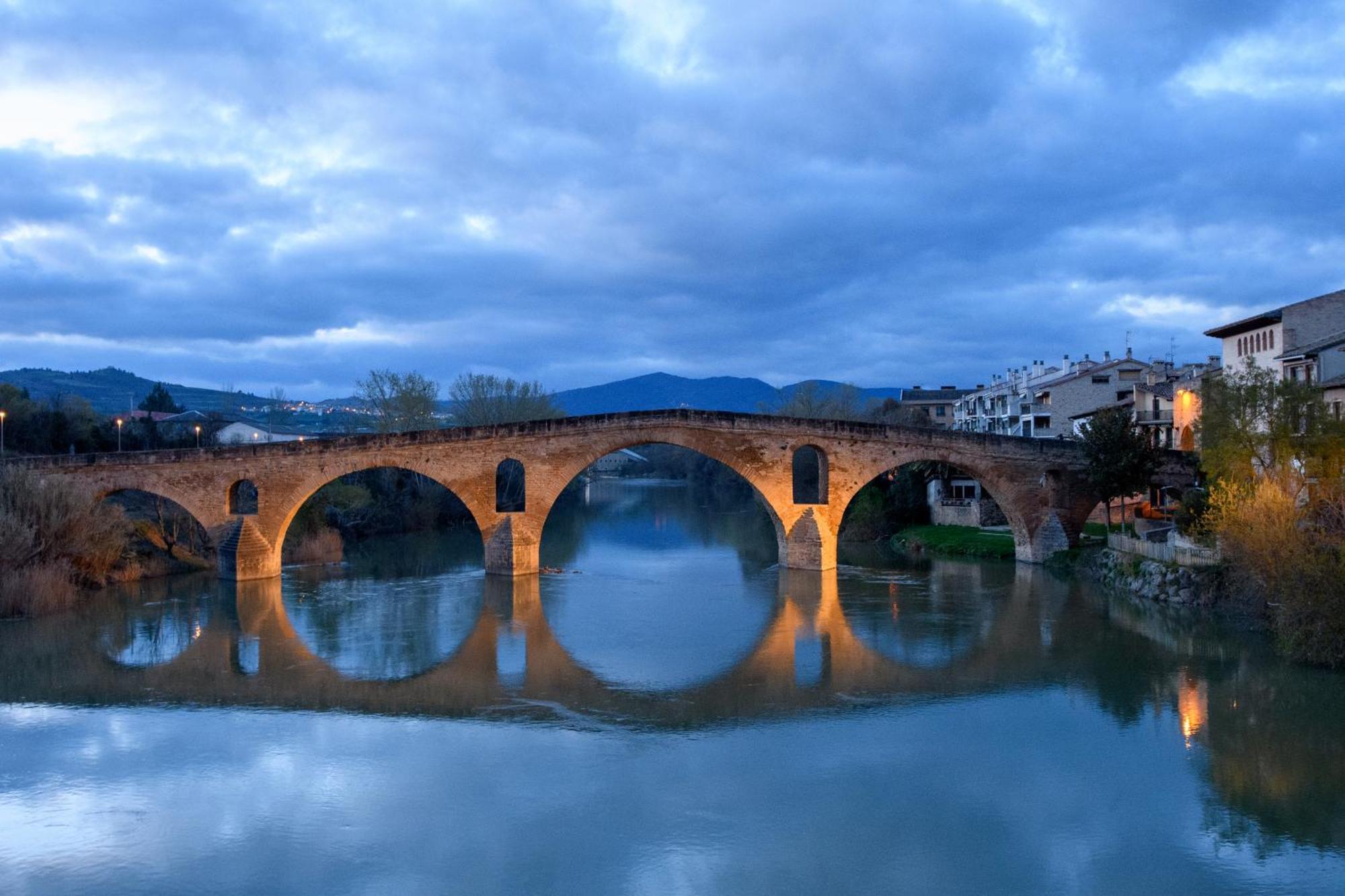 Albergue Estrella Guia Solo Peregrinos Puente la Reina Exterior foto